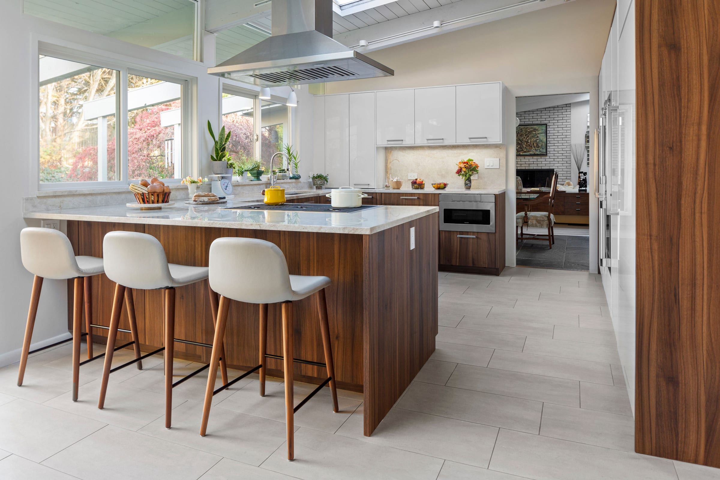 Walnut and white high-gloss chef's kitchen
